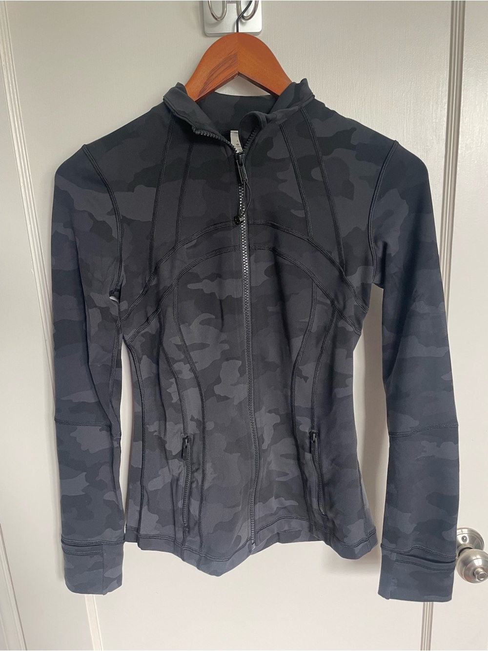 lululemon Define Jacket Size 4 Black Gray Camo Print Full Zip Fitted Athletic